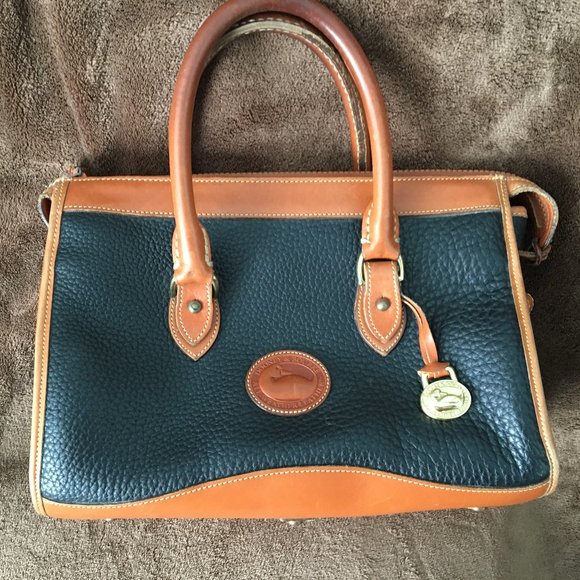 Dooney & Bourke Handbags - 🎉Host Pick 🎉Vintage Dooney & Bourke Lg Black/Tan Satchel